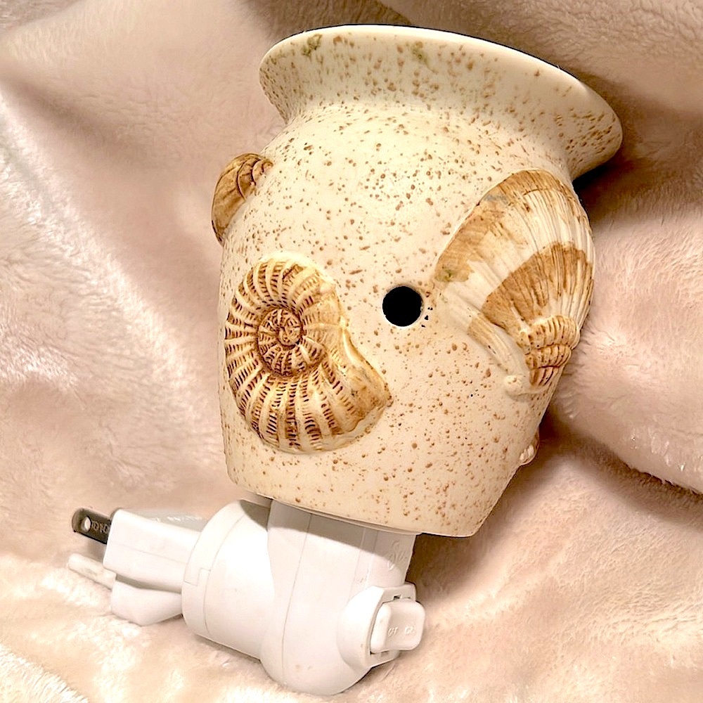 SCENTSY 🐚🕯️ RETIRED SANDY BEACH SEASHELL PLUG-IN CANDLE WAX BURNER NIGHT LIGHT